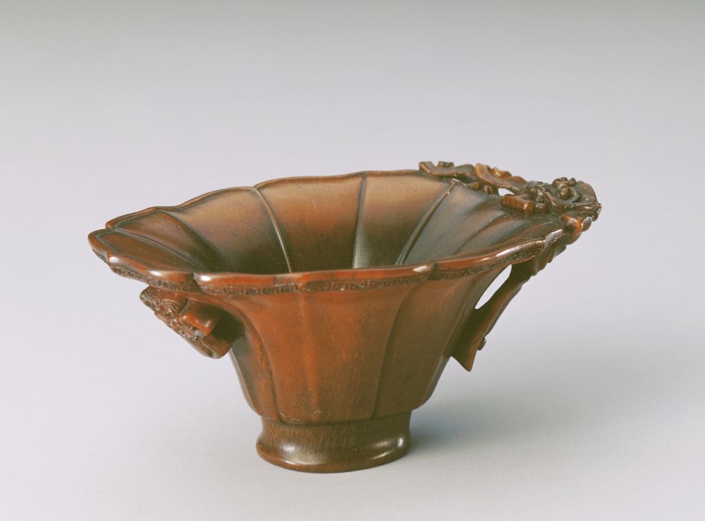 图片[1]-Rhinoceros horn carved dragon handle flower-shaped cup-China Archive